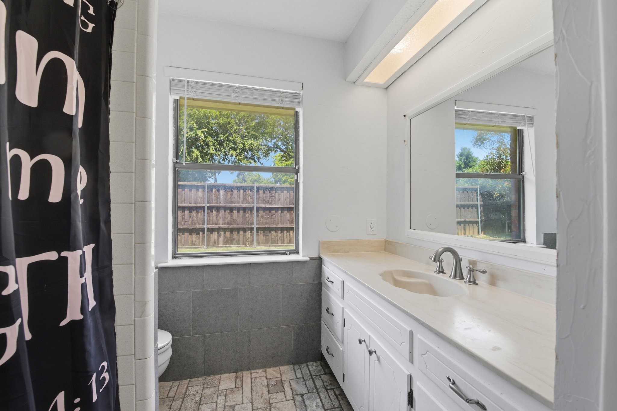1211 Meadowview Drive Euless TX 76039