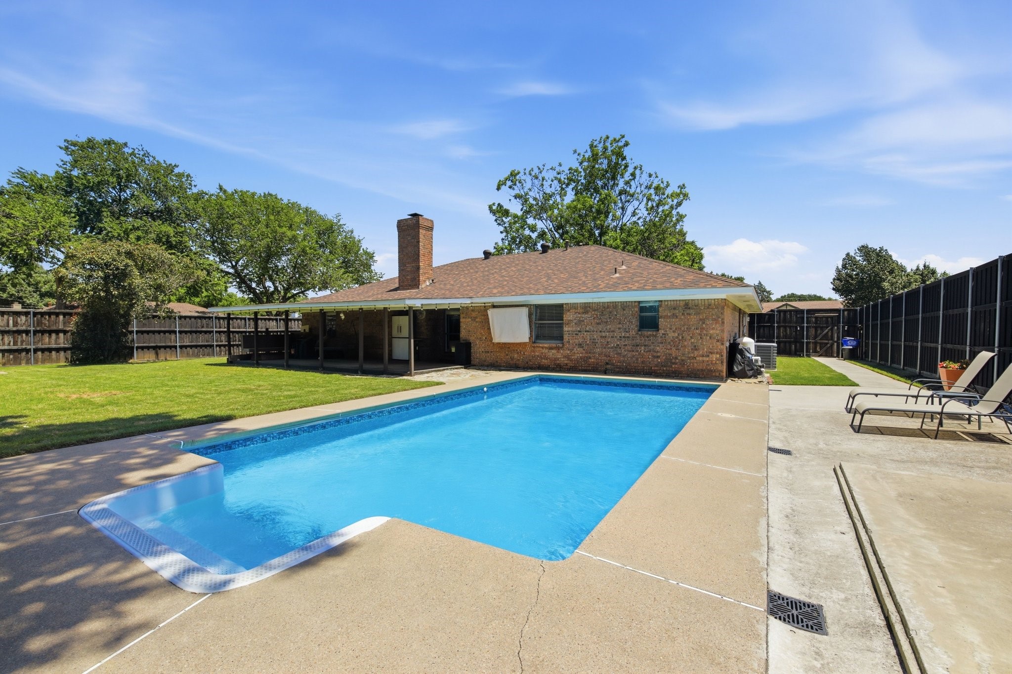 1211 Meadowview Drive Euless TX 76039
