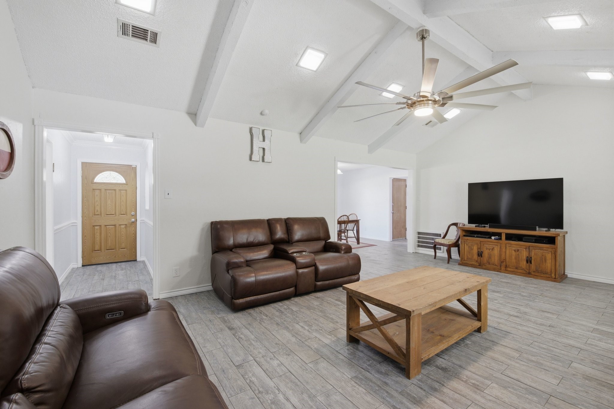 1211 Meadowview Drive Euless TX 76039