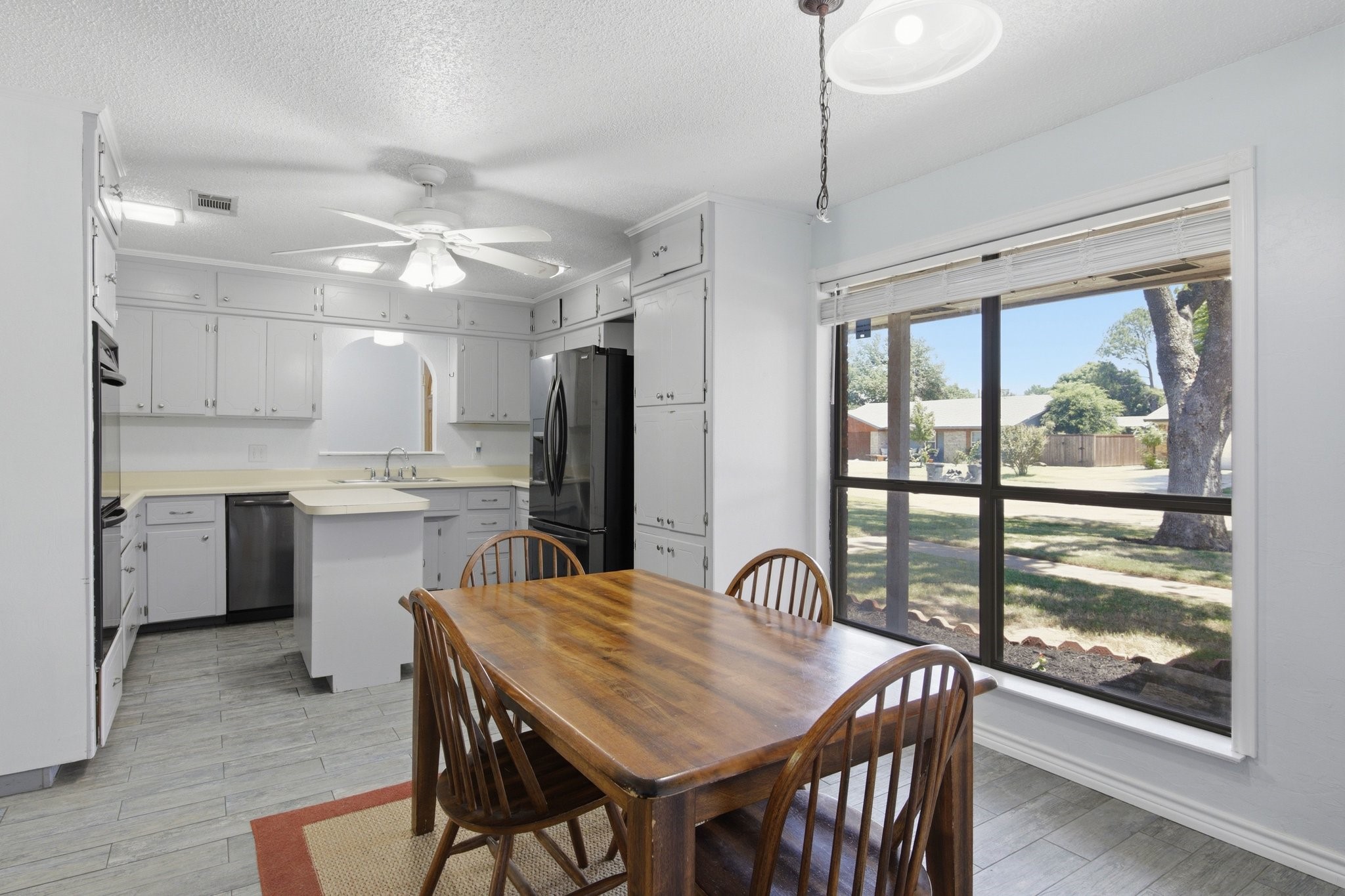 1211 Meadowview Drive Euless TX 76039