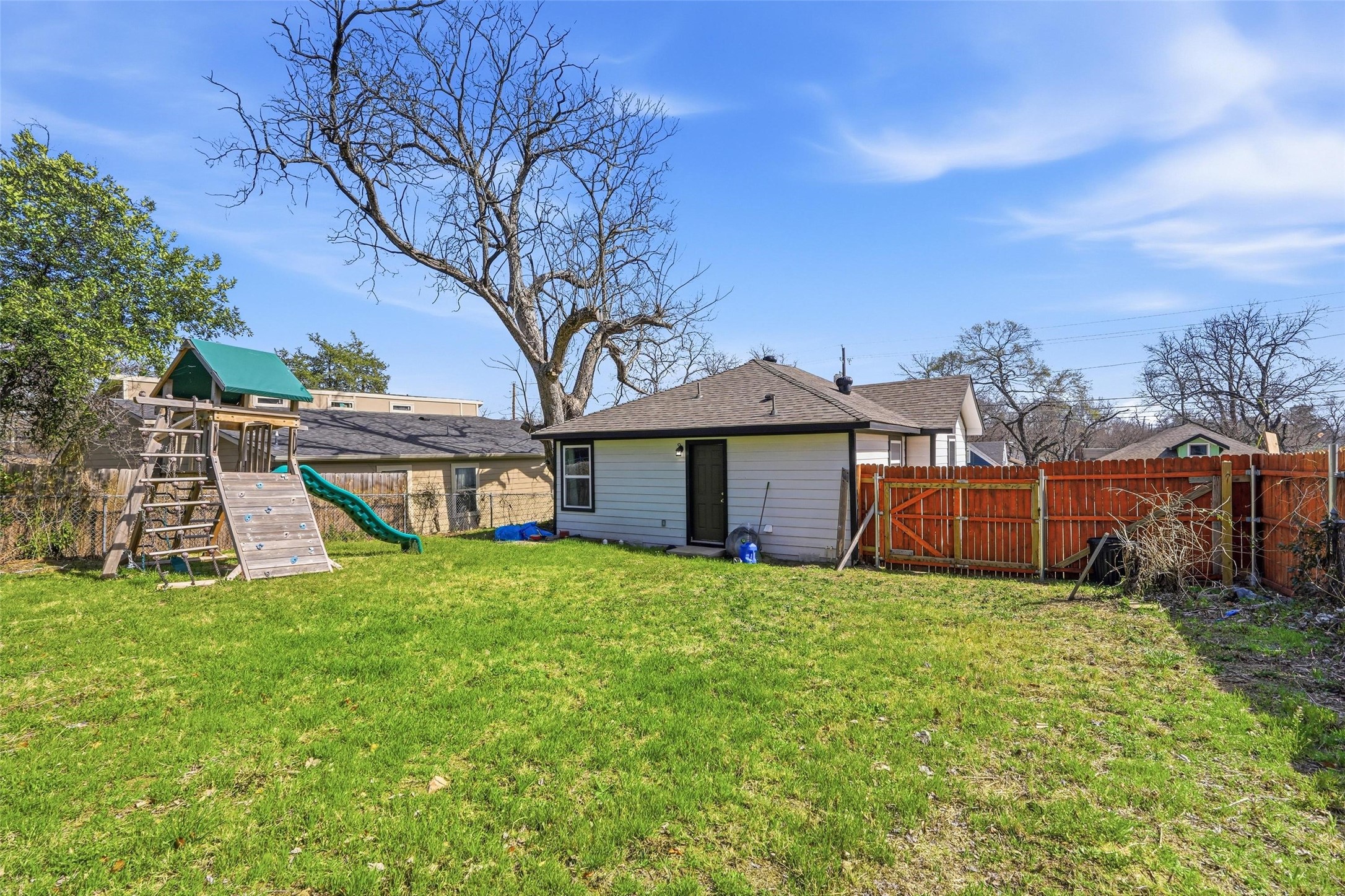 2637 Pine Street Dallas TX 75215