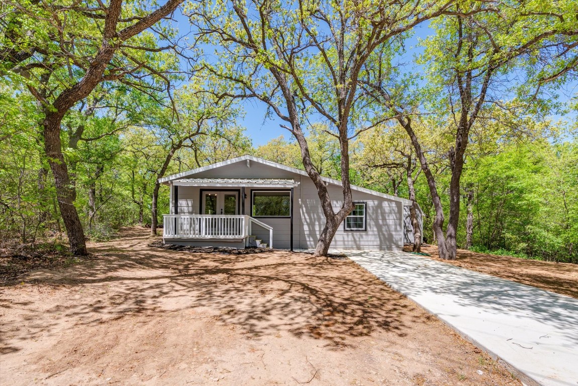 400 Round Hill Circle Runaway Bay TX 76426