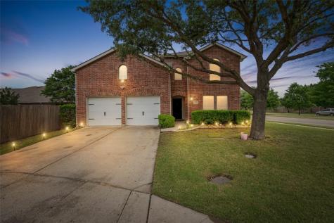 1313 Mallard Creek Aubrey TX 76227