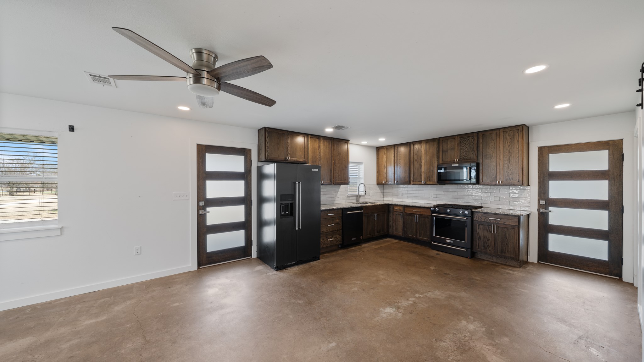 810 Vz County Road 2305 Canton TX 75103