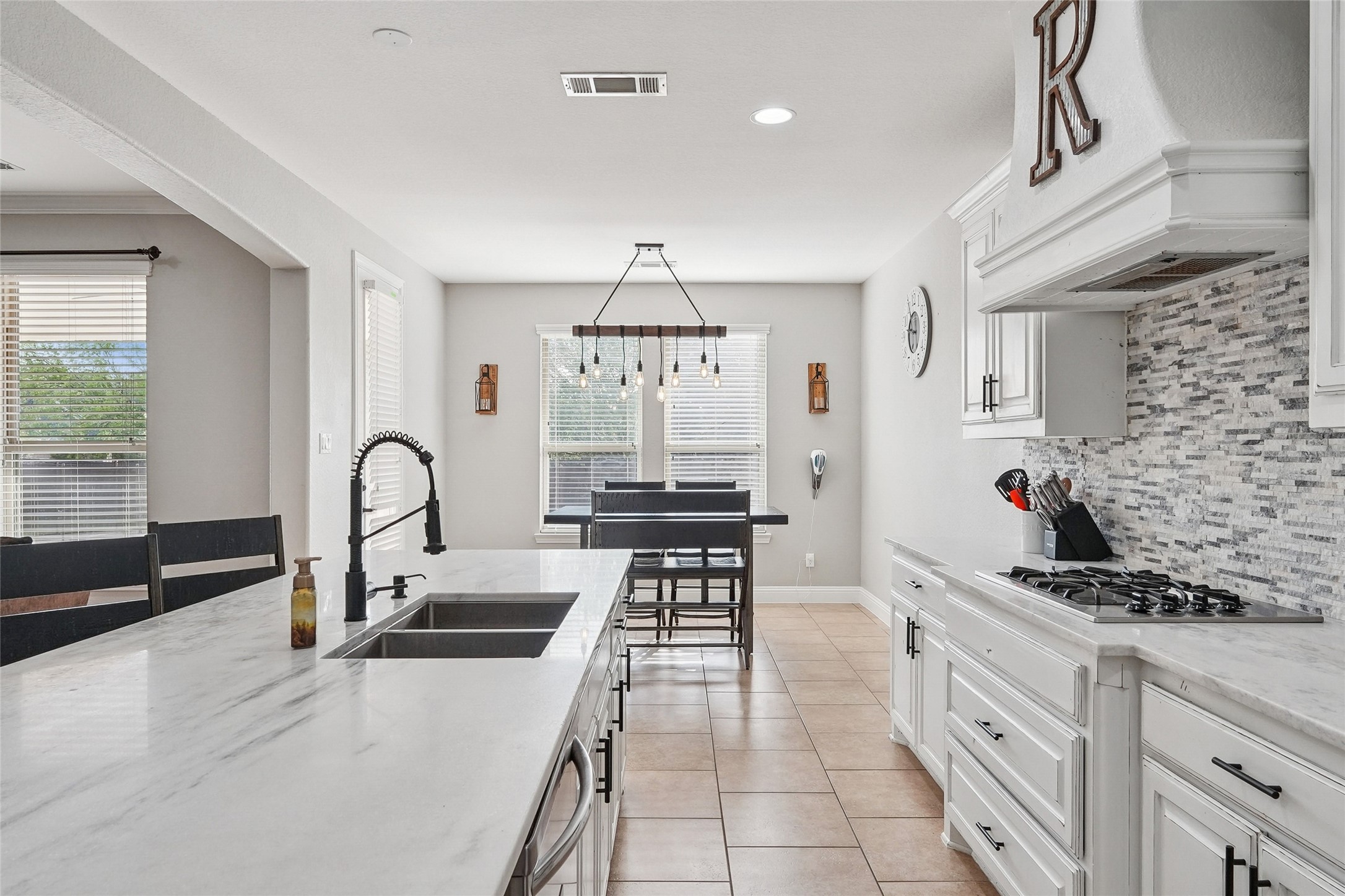235 Williamsburg Lane Ovilla TX 75154
