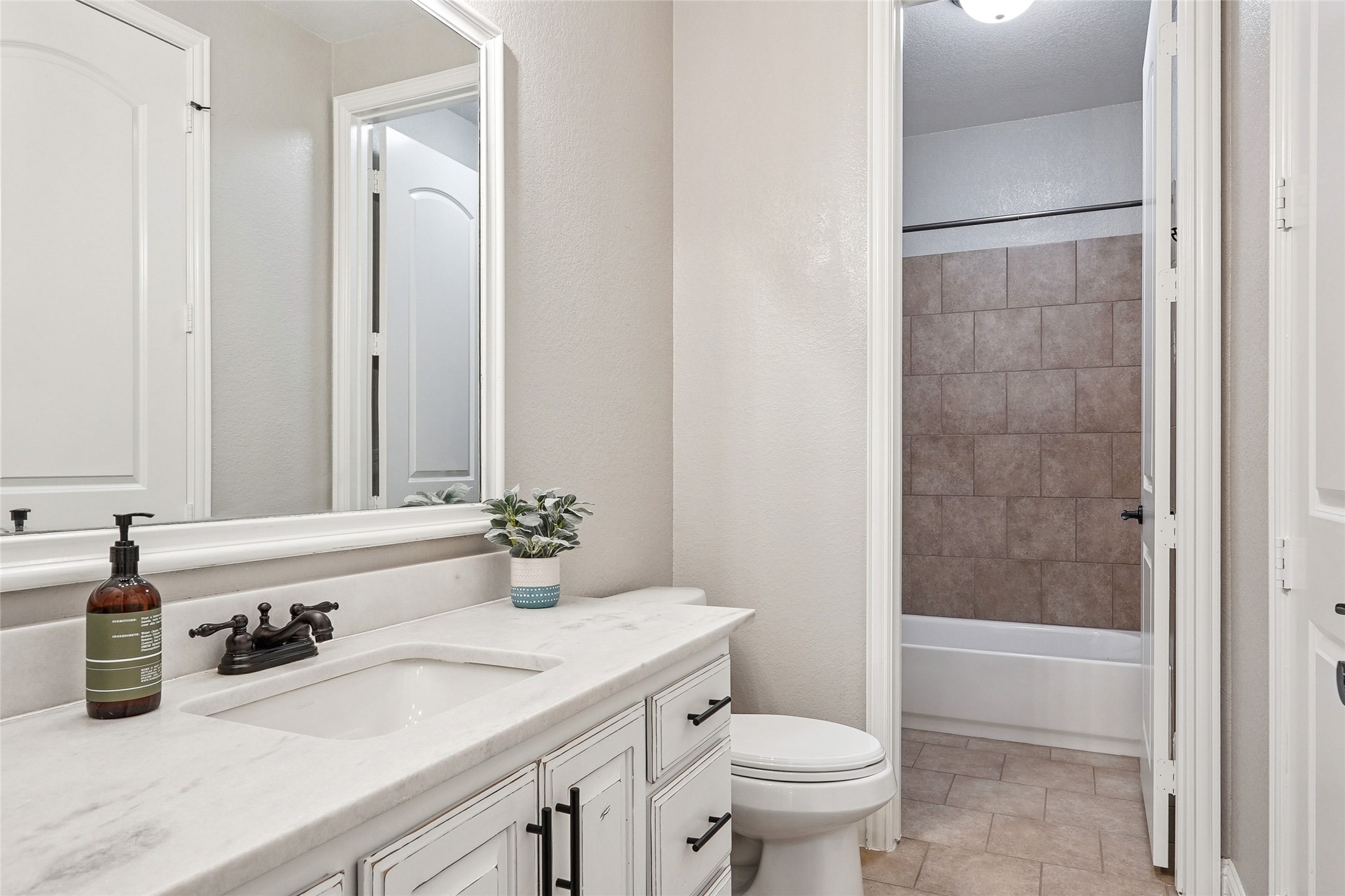 235 Williamsburg Lane Ovilla TX 75154