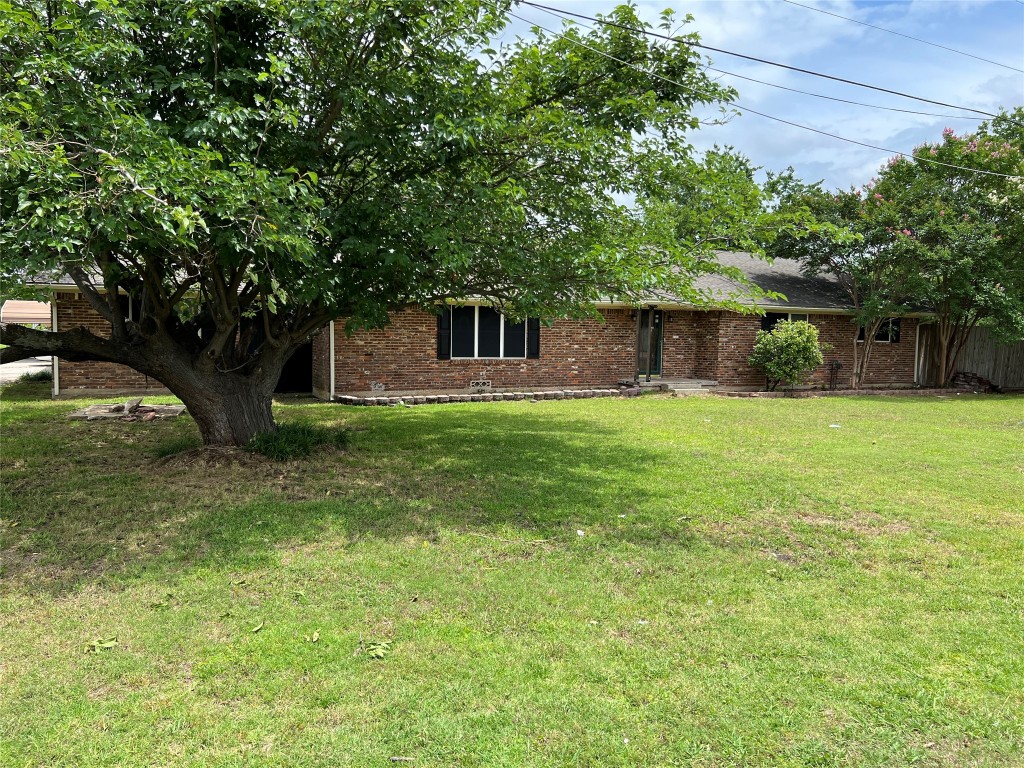 806 N Poplar Street Leonard TX 75452