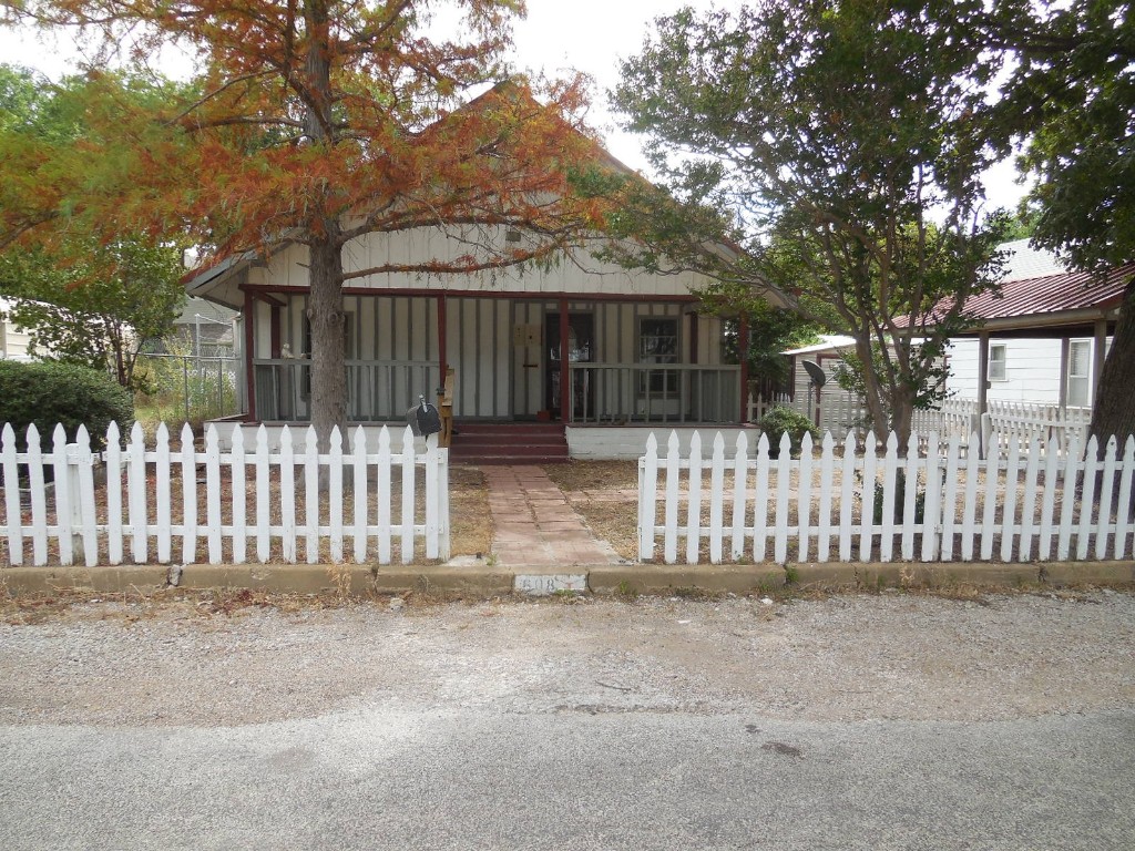 608 S Lamar Street Eastland TX 76448