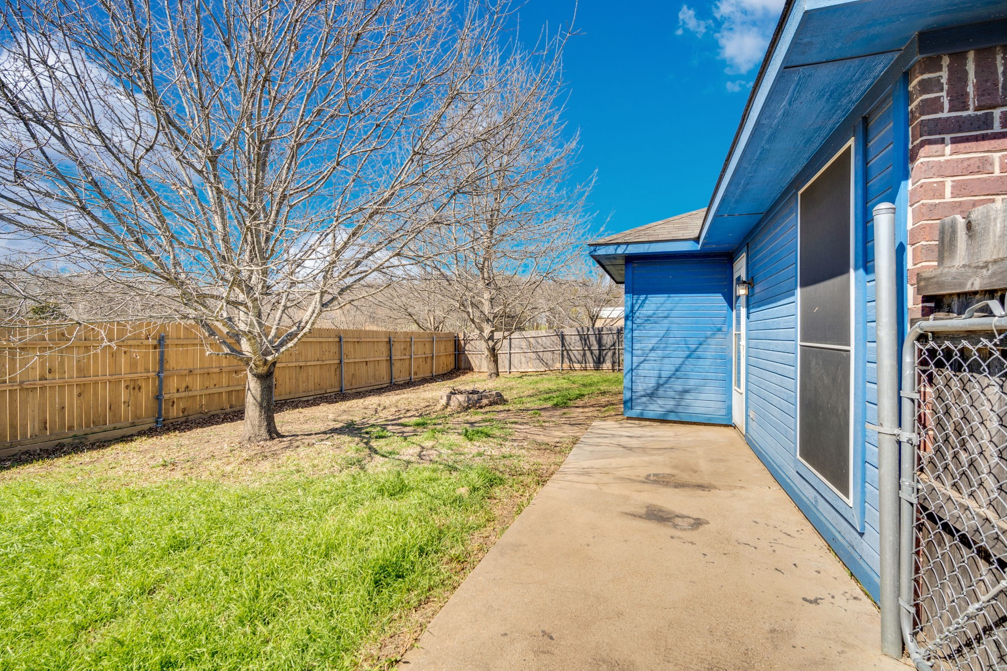 203 Shawnee Trail Alvarado TX 76009