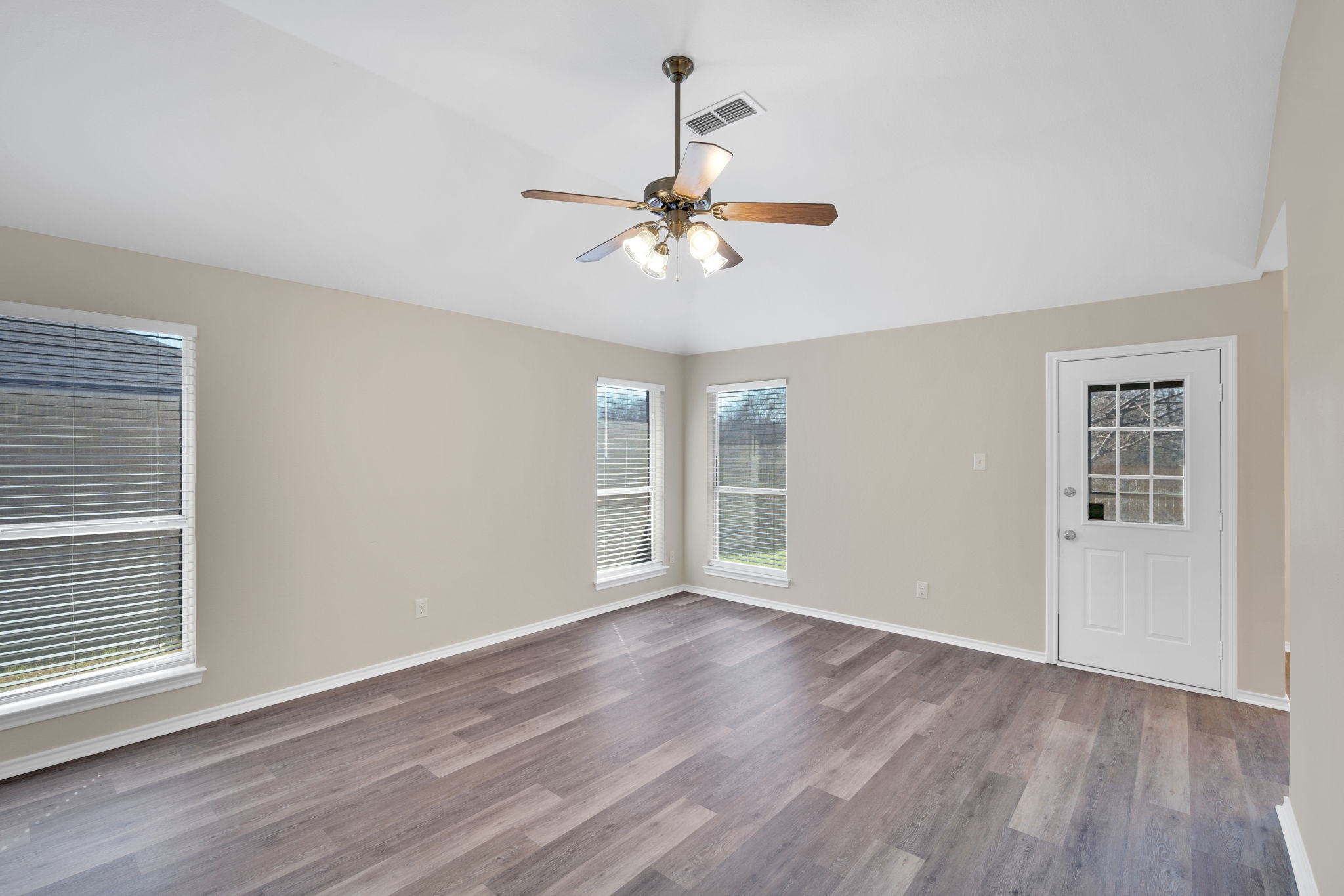 203 Shawnee Trail Alvarado TX 76009