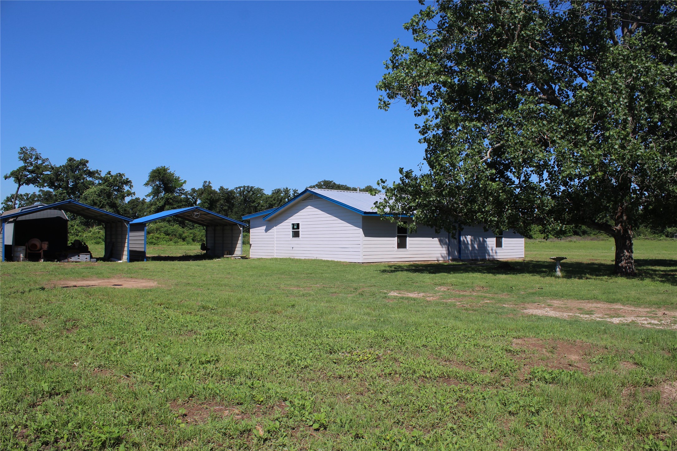 2519 Fm 2027 Lott TX 76656