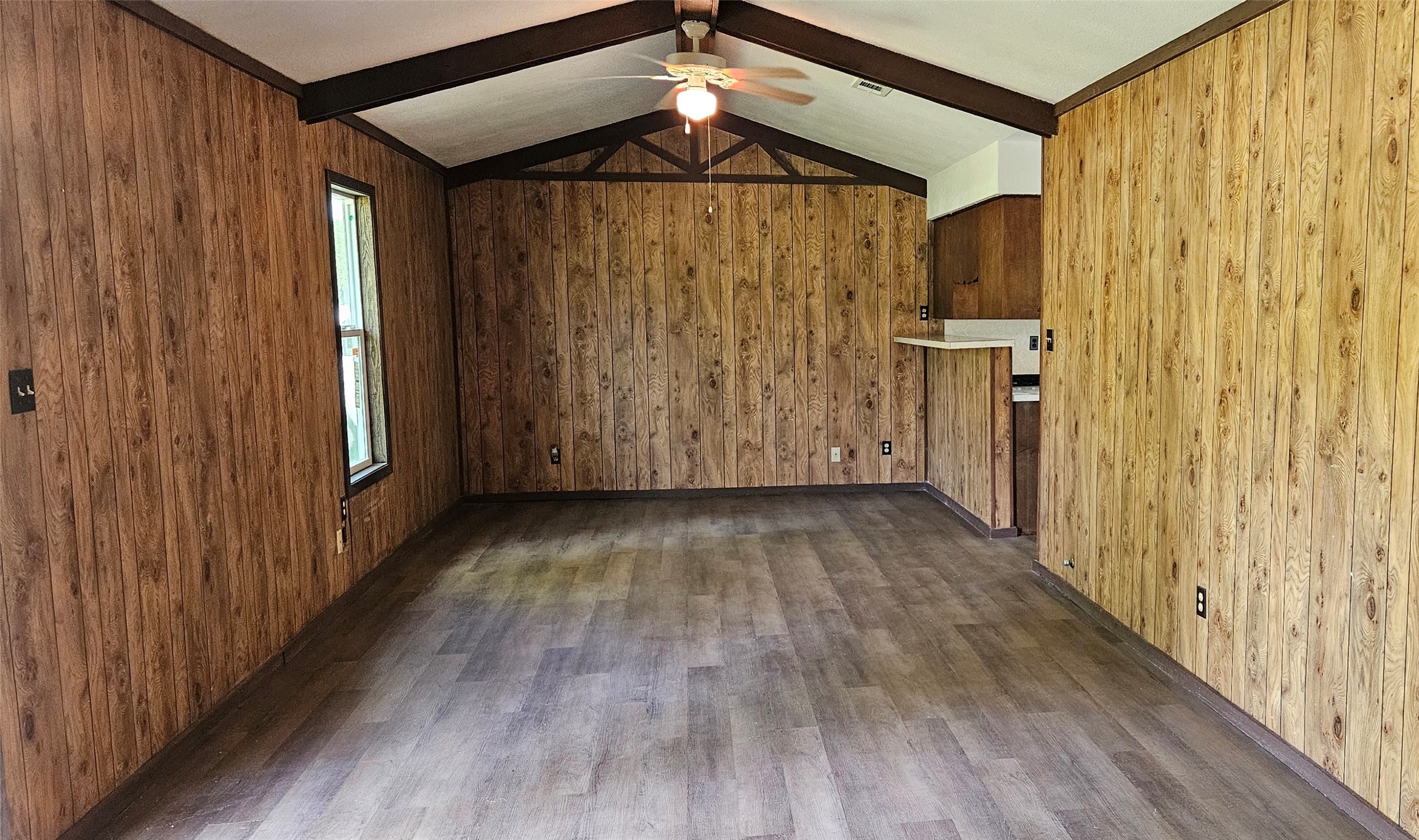 2519 Fm 2027 Lott TX 76656