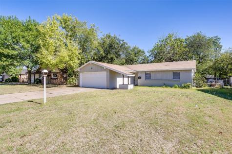131 SE Gardens Boulevard Burleson TX 76028