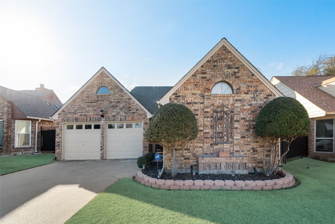 1605 Autumn Chase Square Bedford TX 76022