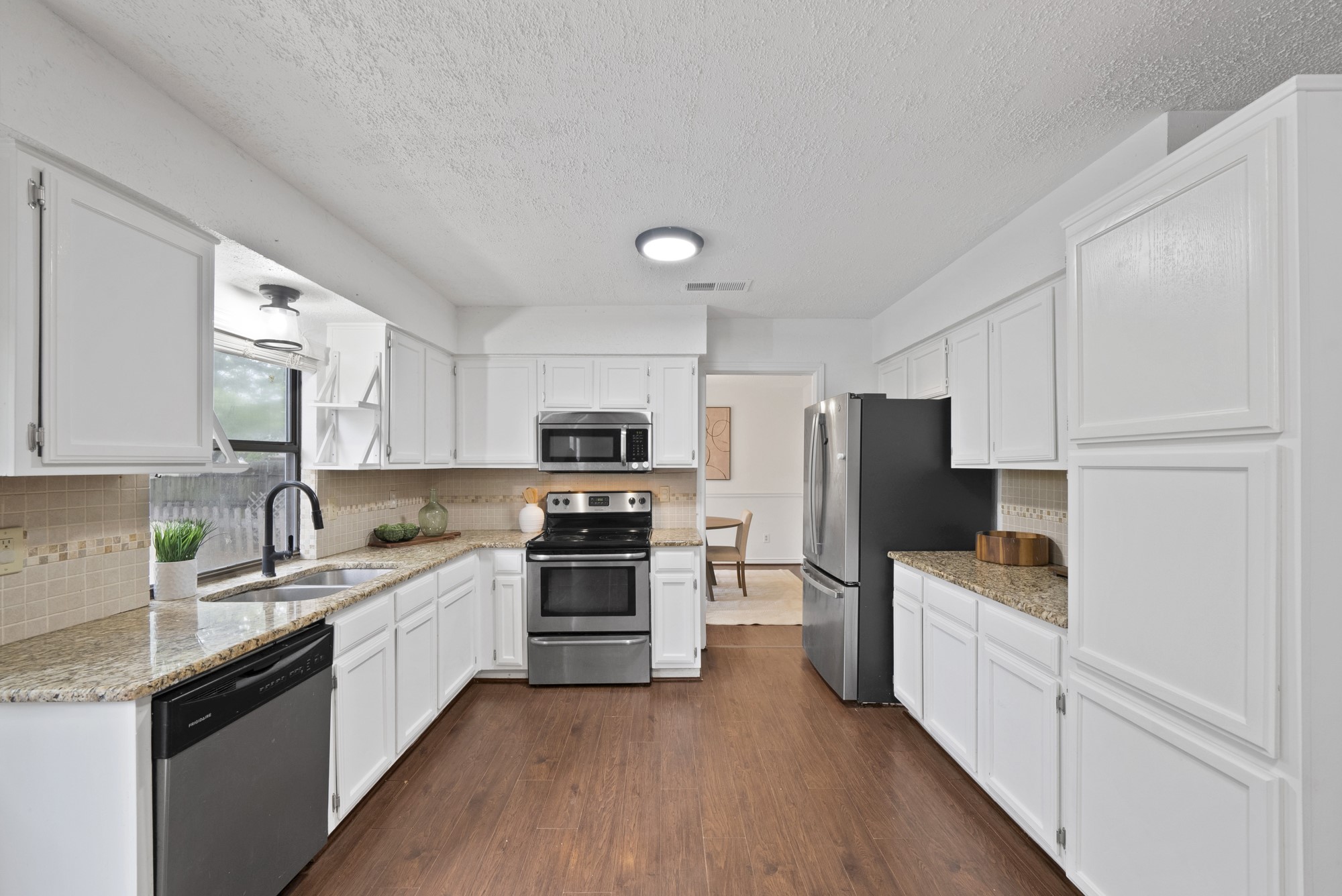 413 Wild Oak Lane Euless TX 76039