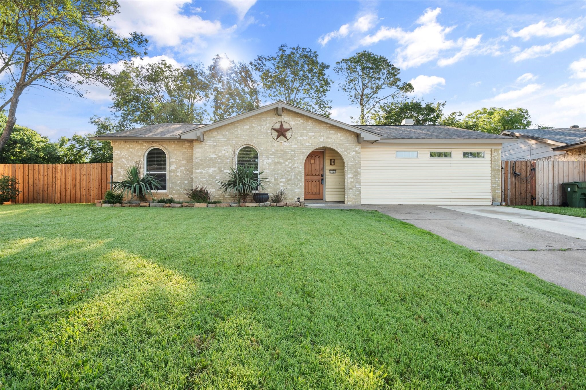2301 Norwich Court Arlington TX 76015