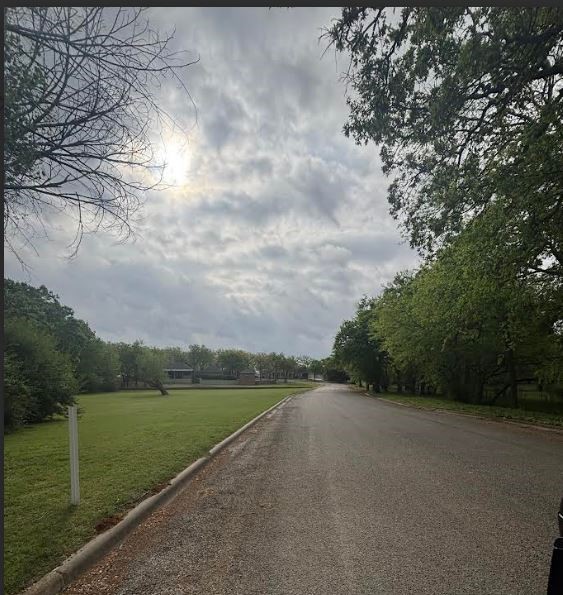 6 Creekwood Trail Bowie TX 76230