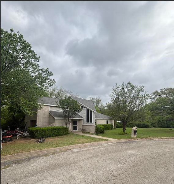 6 Creekwood Trail Bowie TX 76230