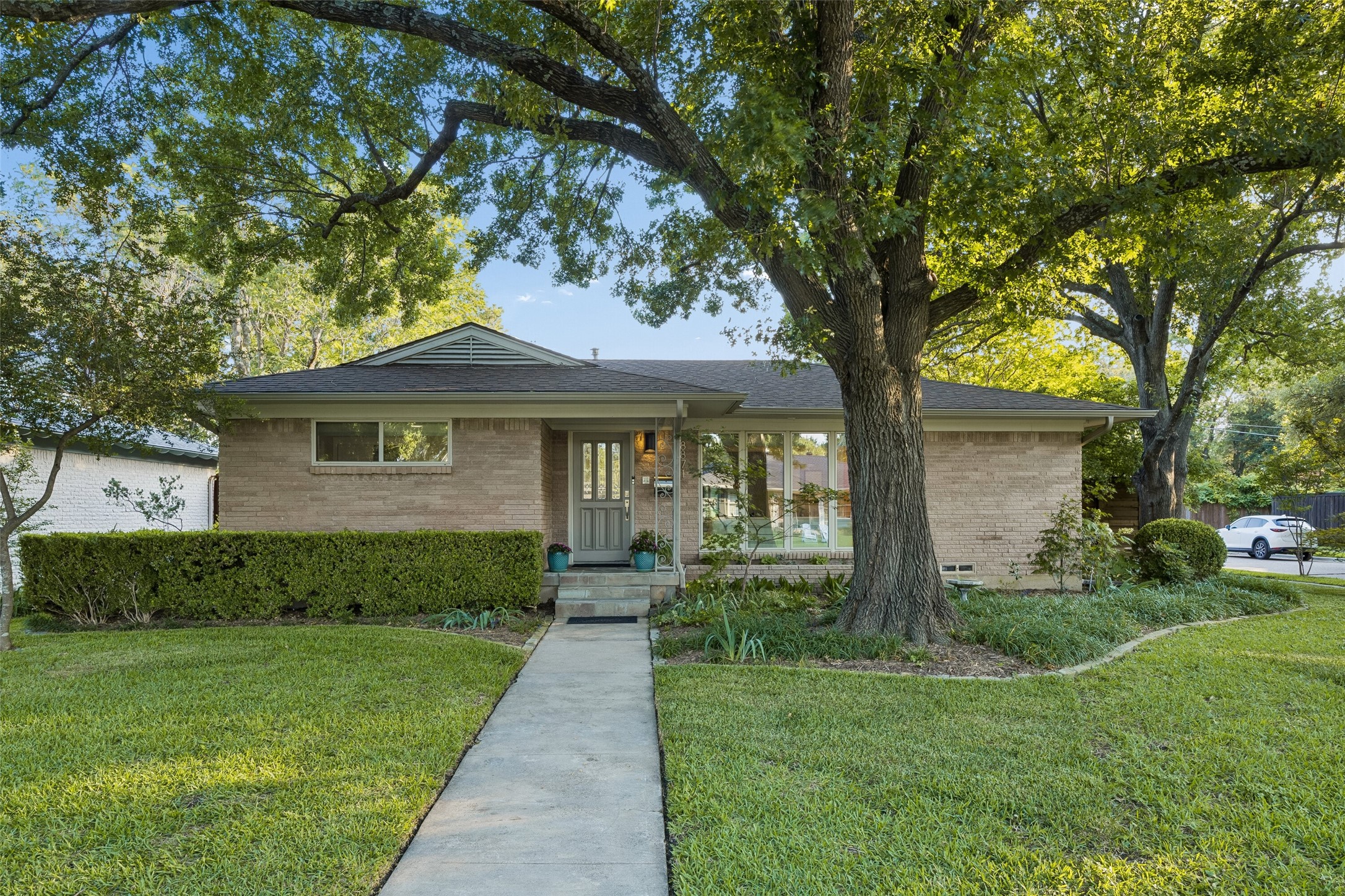 8871 Liptonshire Drive Dallas TX 75238
