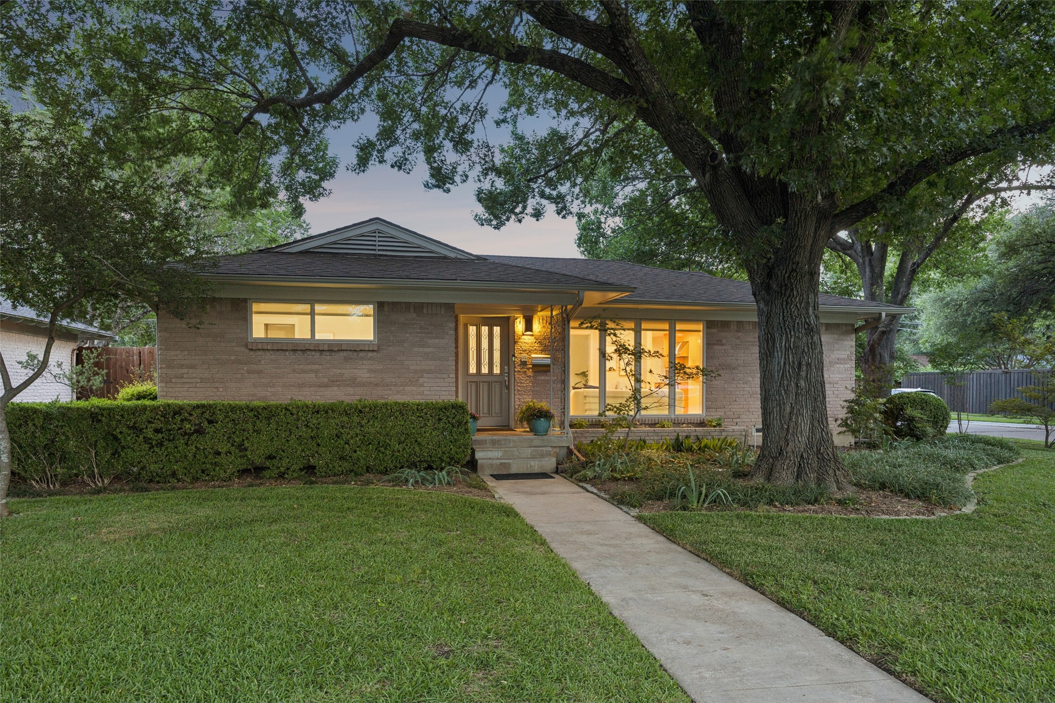 8871 Liptonshire Drive Dallas TX 75238