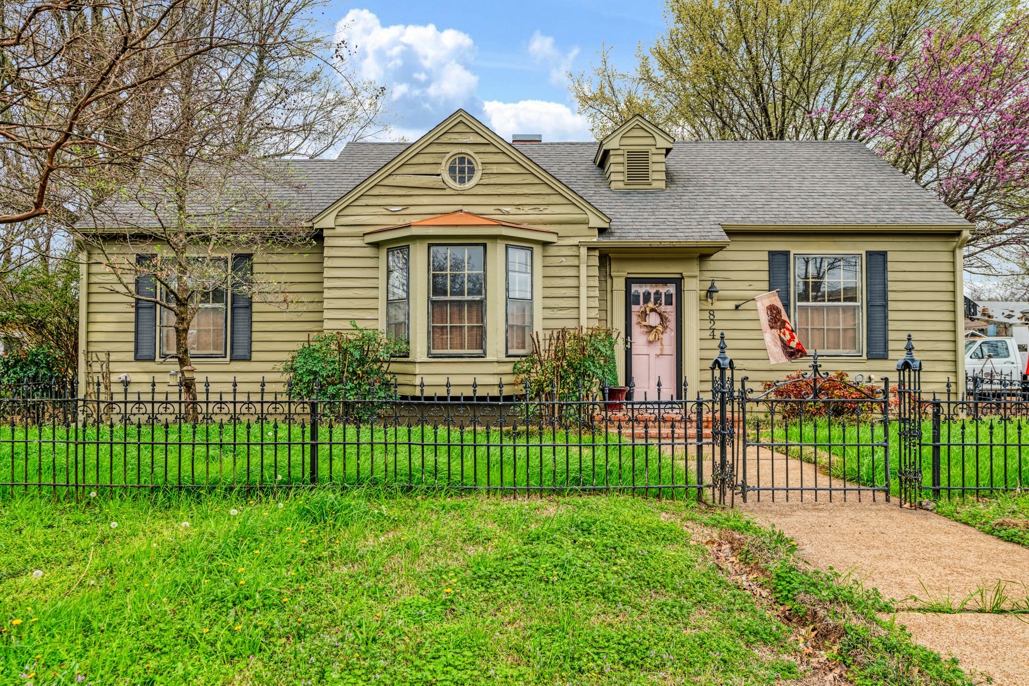824 S Main Street Paris TX 75460