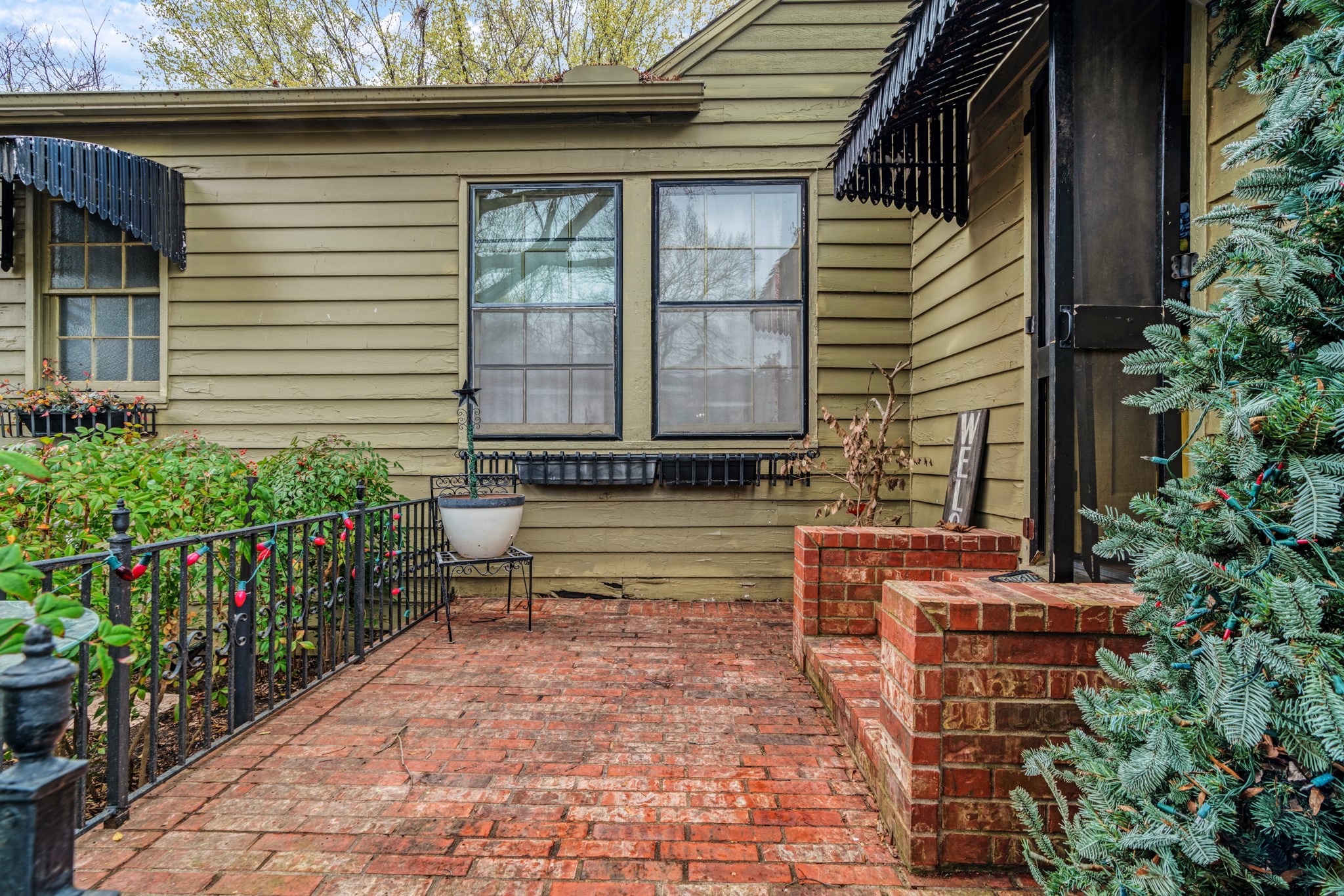824 S Main Street Paris TX 75460