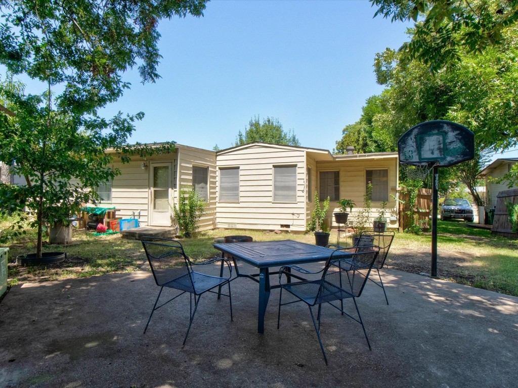 2006 Glenhaven Street Arlington TX 76010