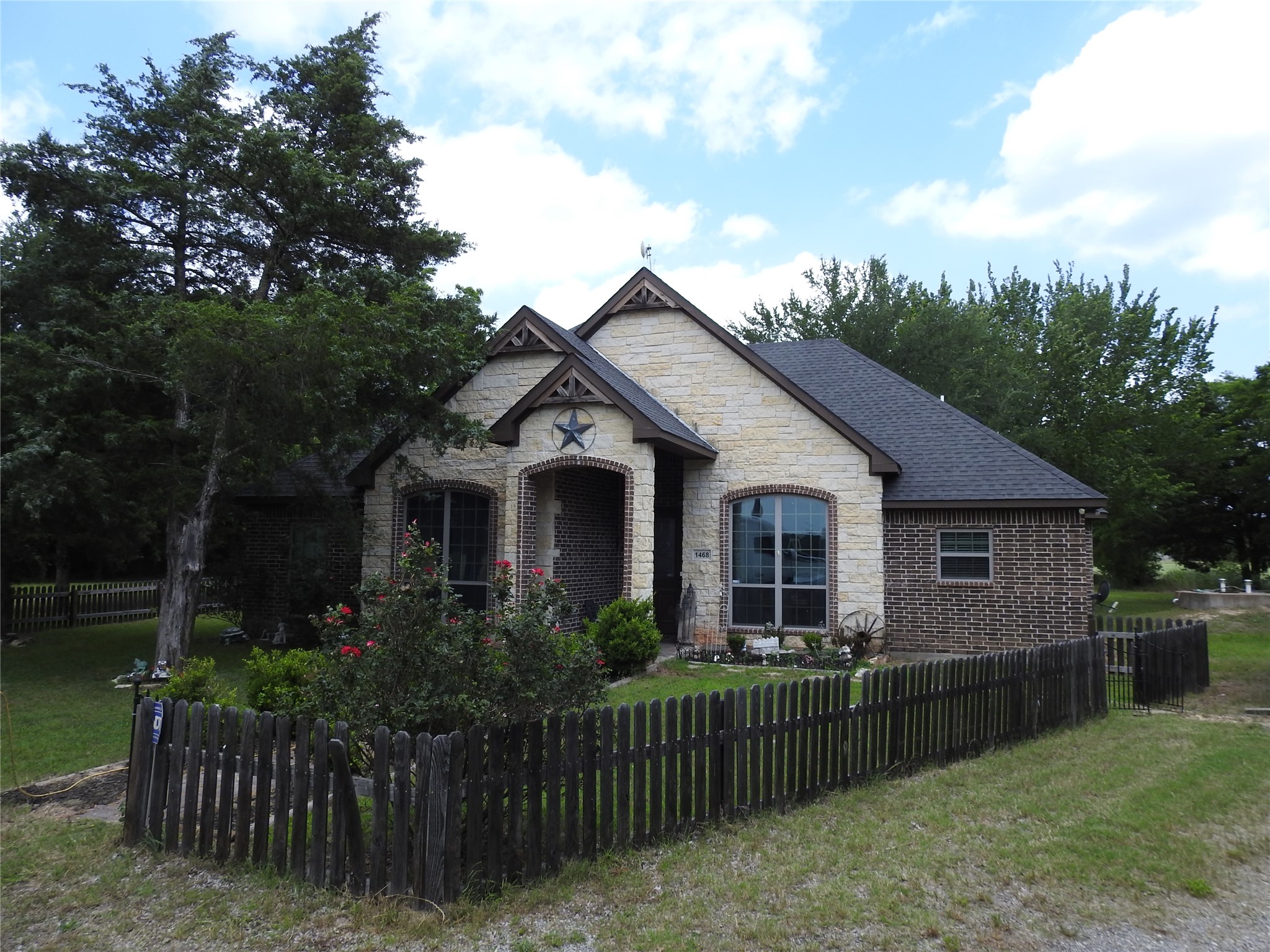 1468 County Road 4015 Savoy TX 75479