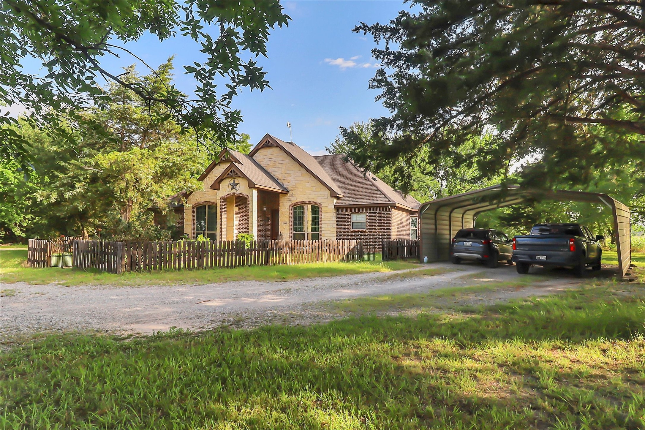 1468 County Road 4015 Savoy TX 75479