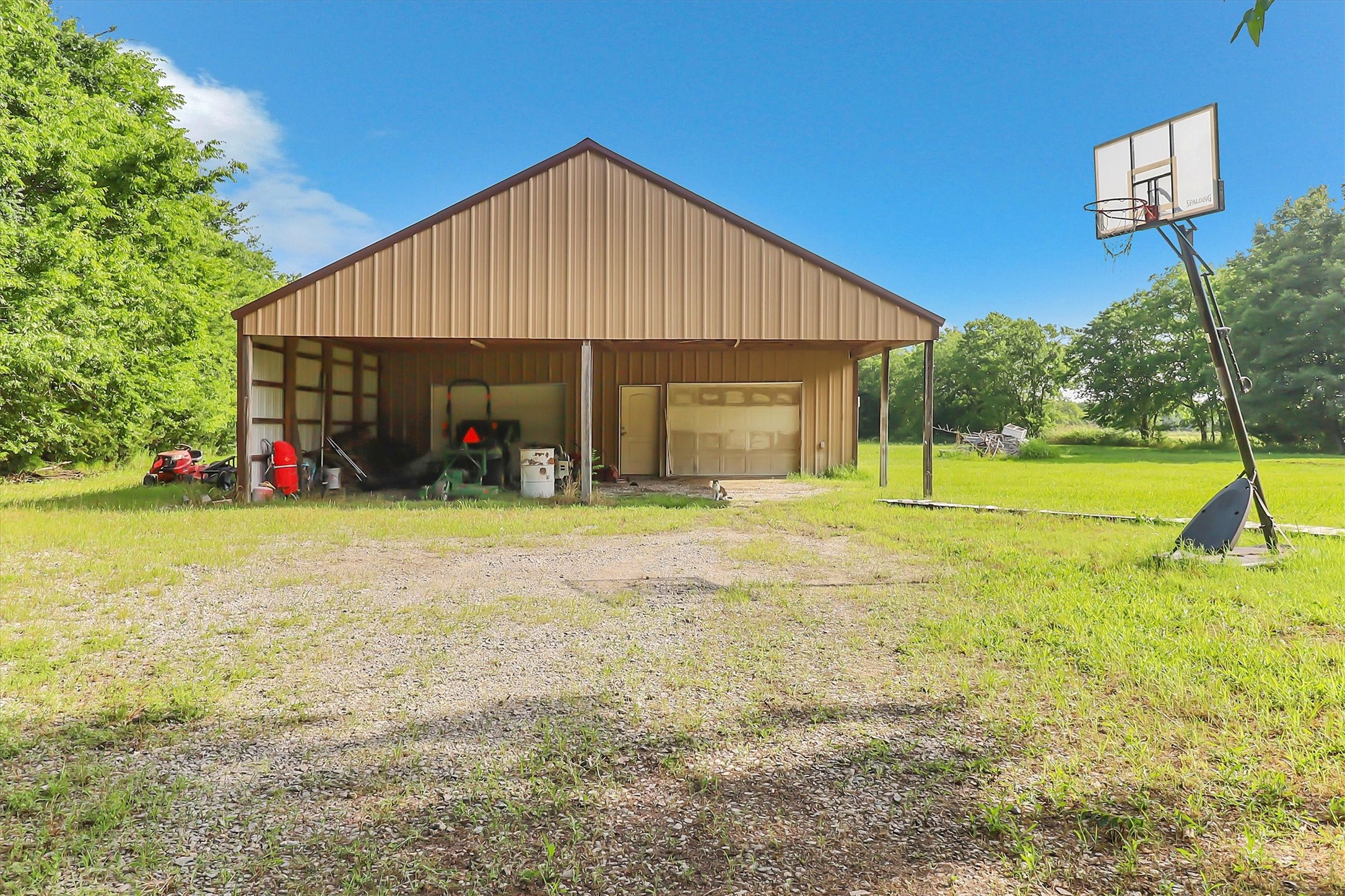 1468 County Road 4015 Savoy TX 75479