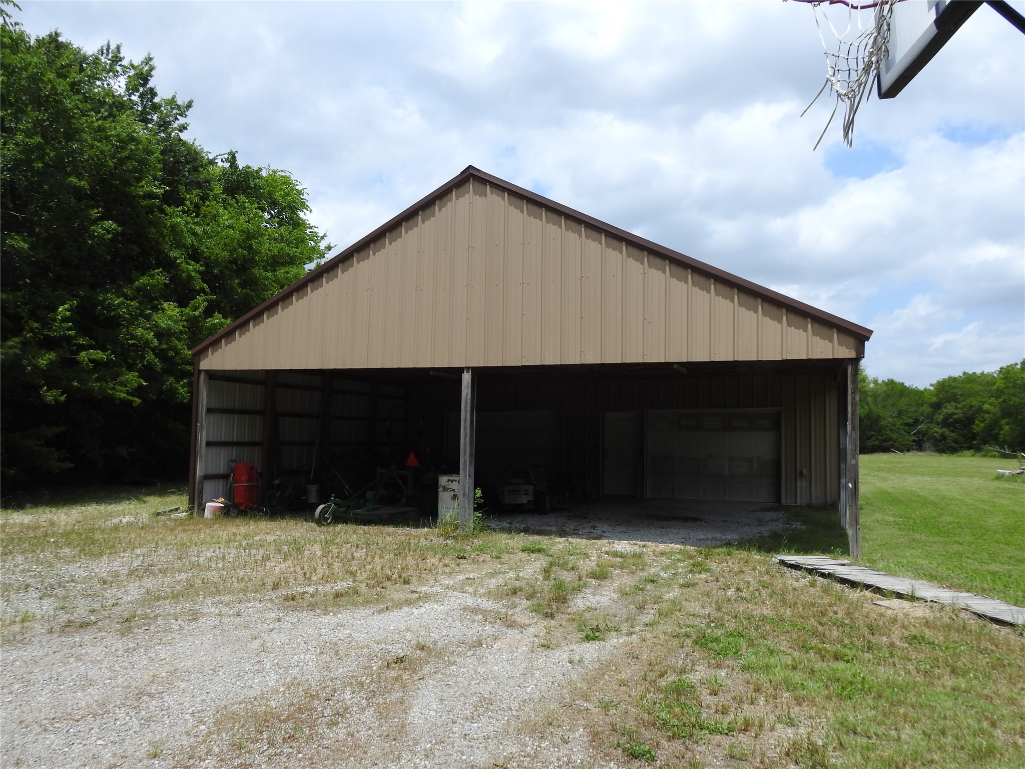 1468 County Road 4015 Savoy TX 75479