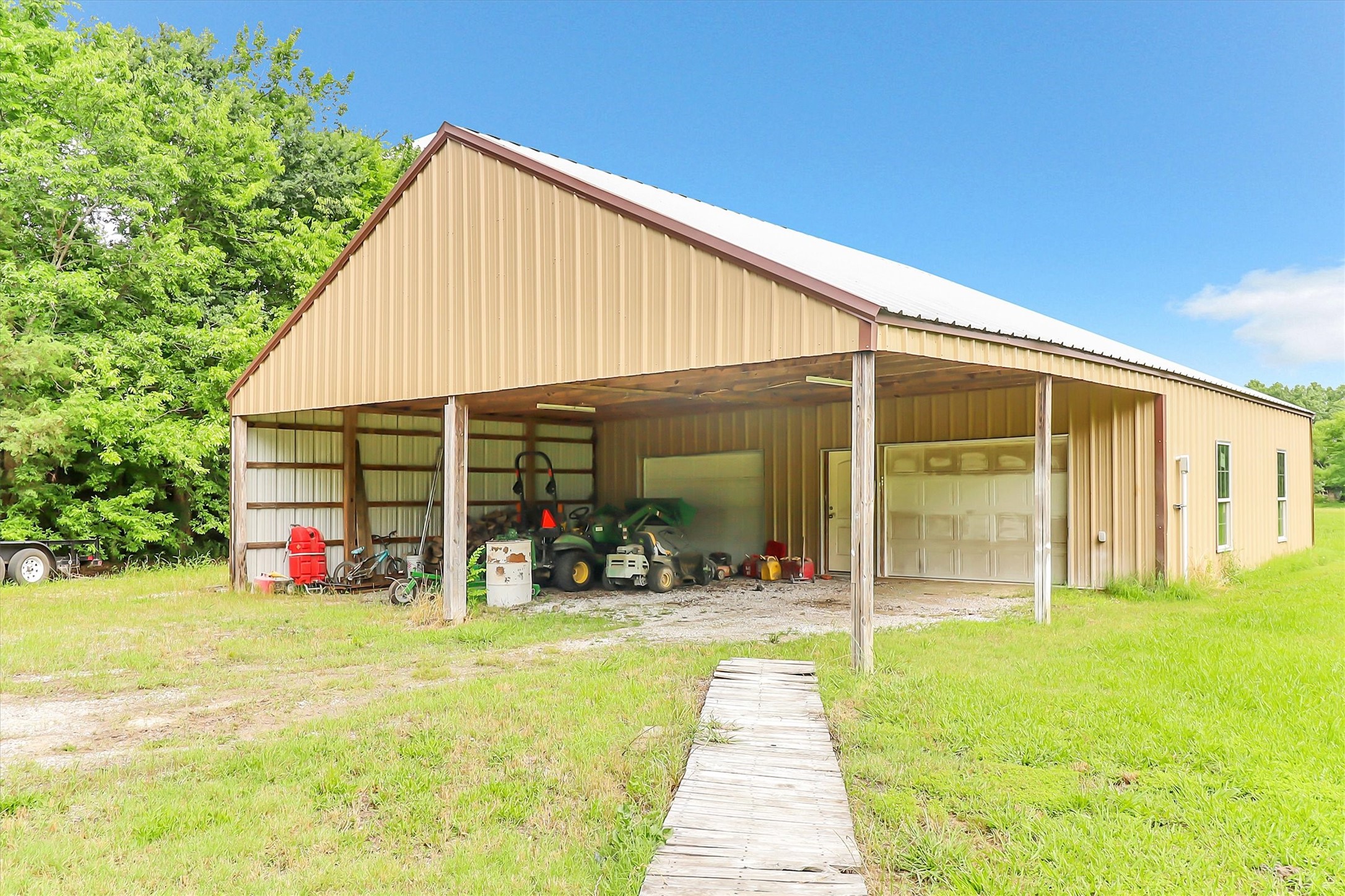 1468 County Road 4015 Savoy TX 75479