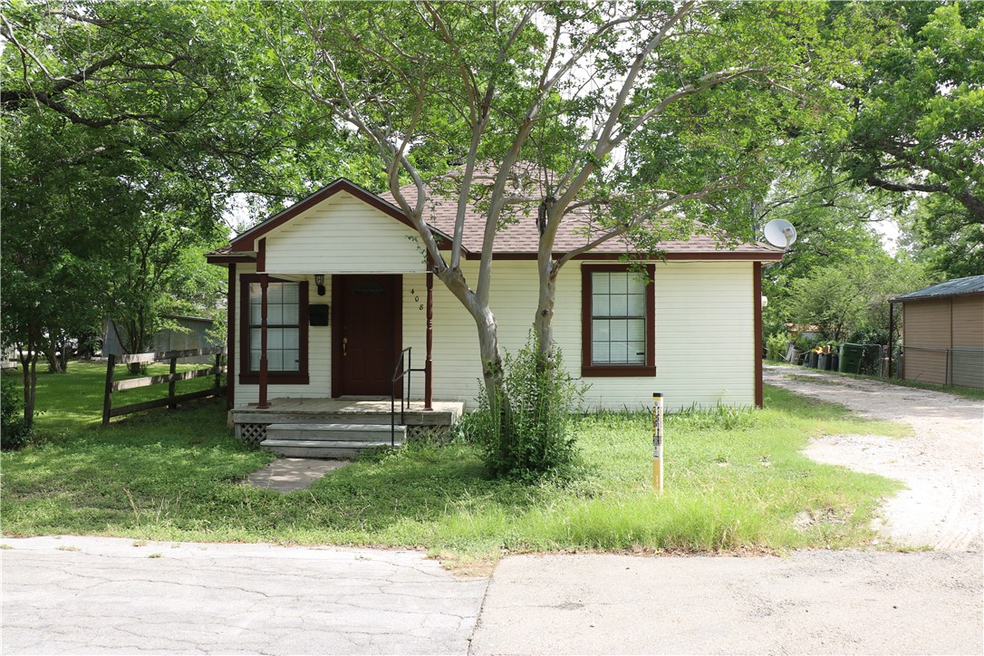 408 W Goddard Street West TX 76691