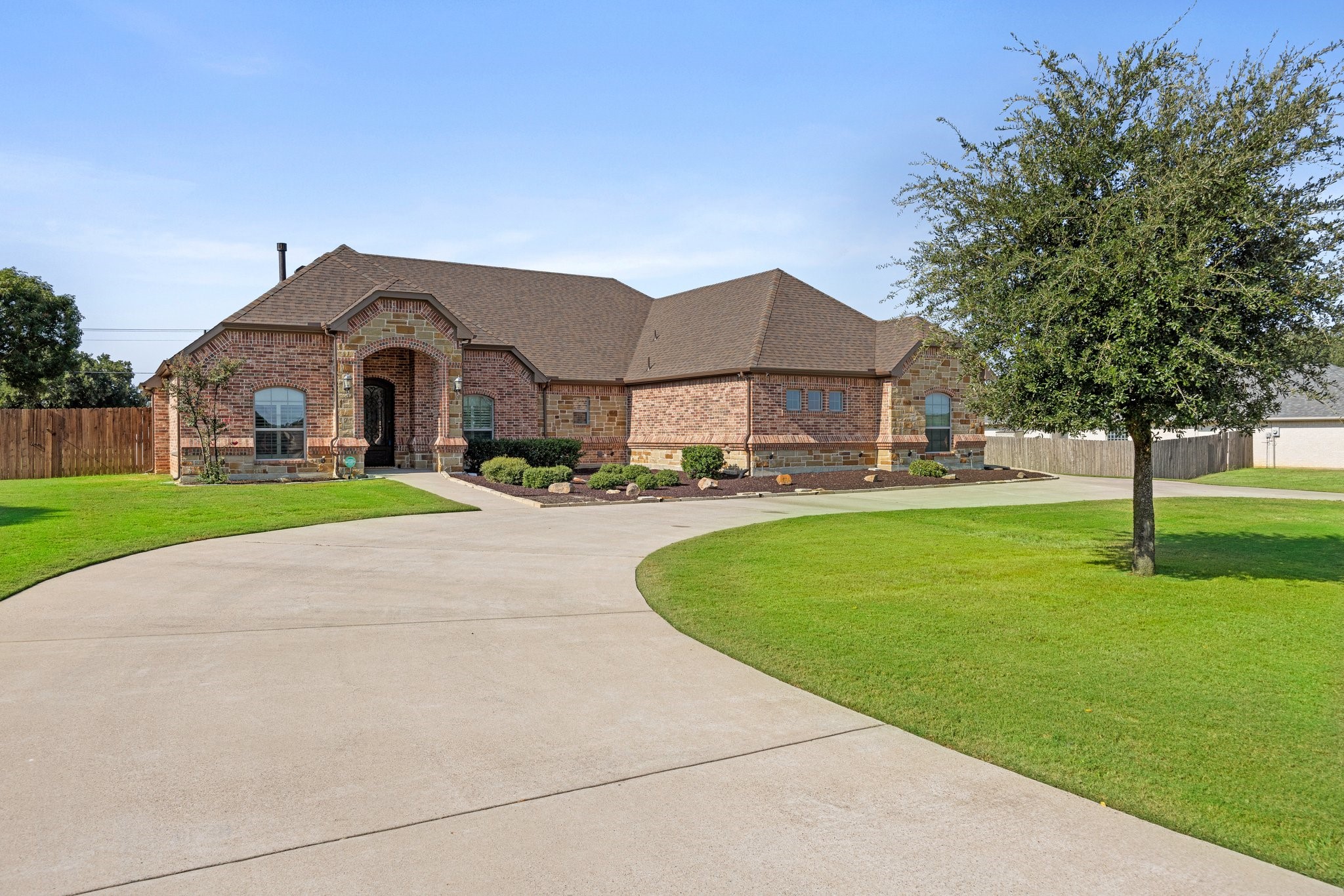 2303 E Emerald Bend Court Granbury TX 76049
