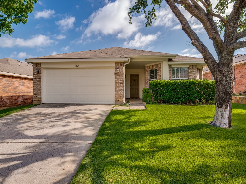 8821 Chisholm Trail Cross Roads TX 76227