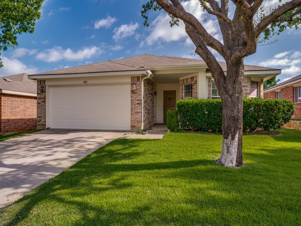 8821 Chisholm Trail Cross Roads TX 76227
