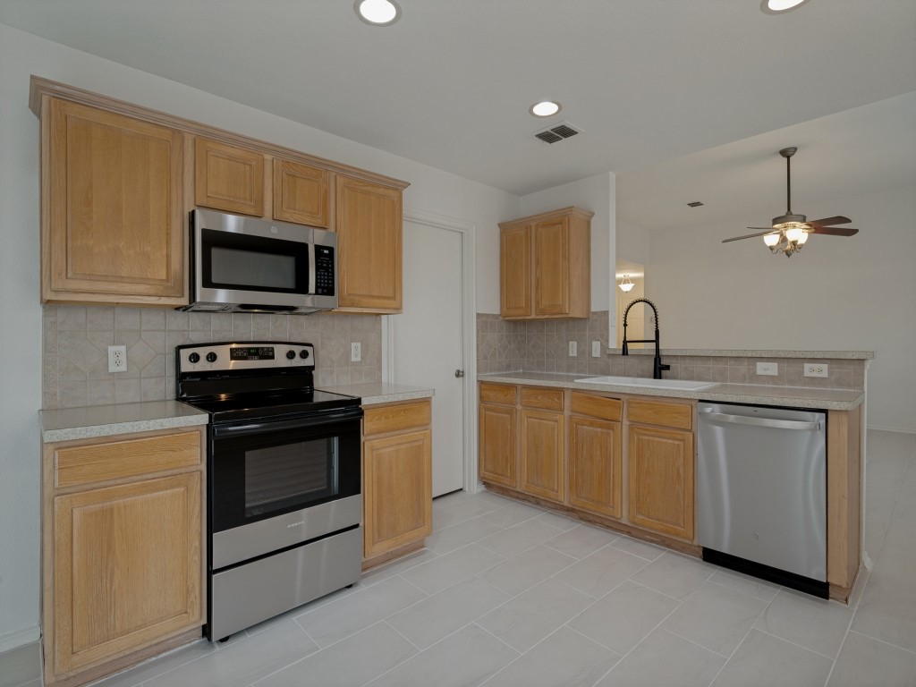 8821 Chisholm Trail Cross Roads TX 76227