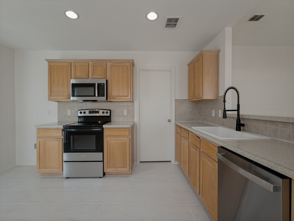 8821 Chisholm Trail Cross Roads TX 76227