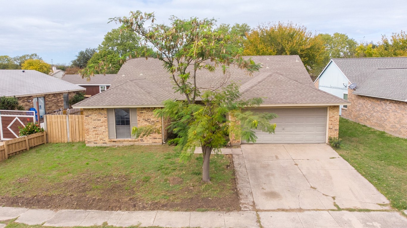 1518 Clark Trail Grand Prairie TX 75052
