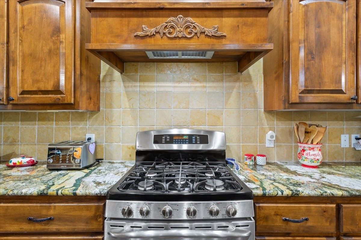 1125 Whispering Oaks China Spring TX 76633