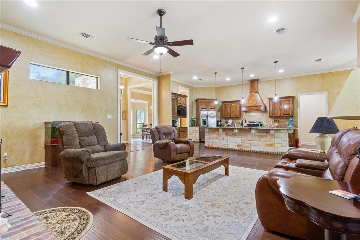1125 Whispering Oaks China Spring TX 76633
