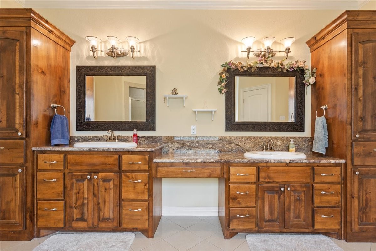 1125 Whispering Oaks China Spring TX 76633