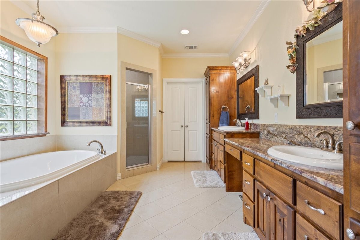 1125 Whispering Oaks China Spring TX 76633
