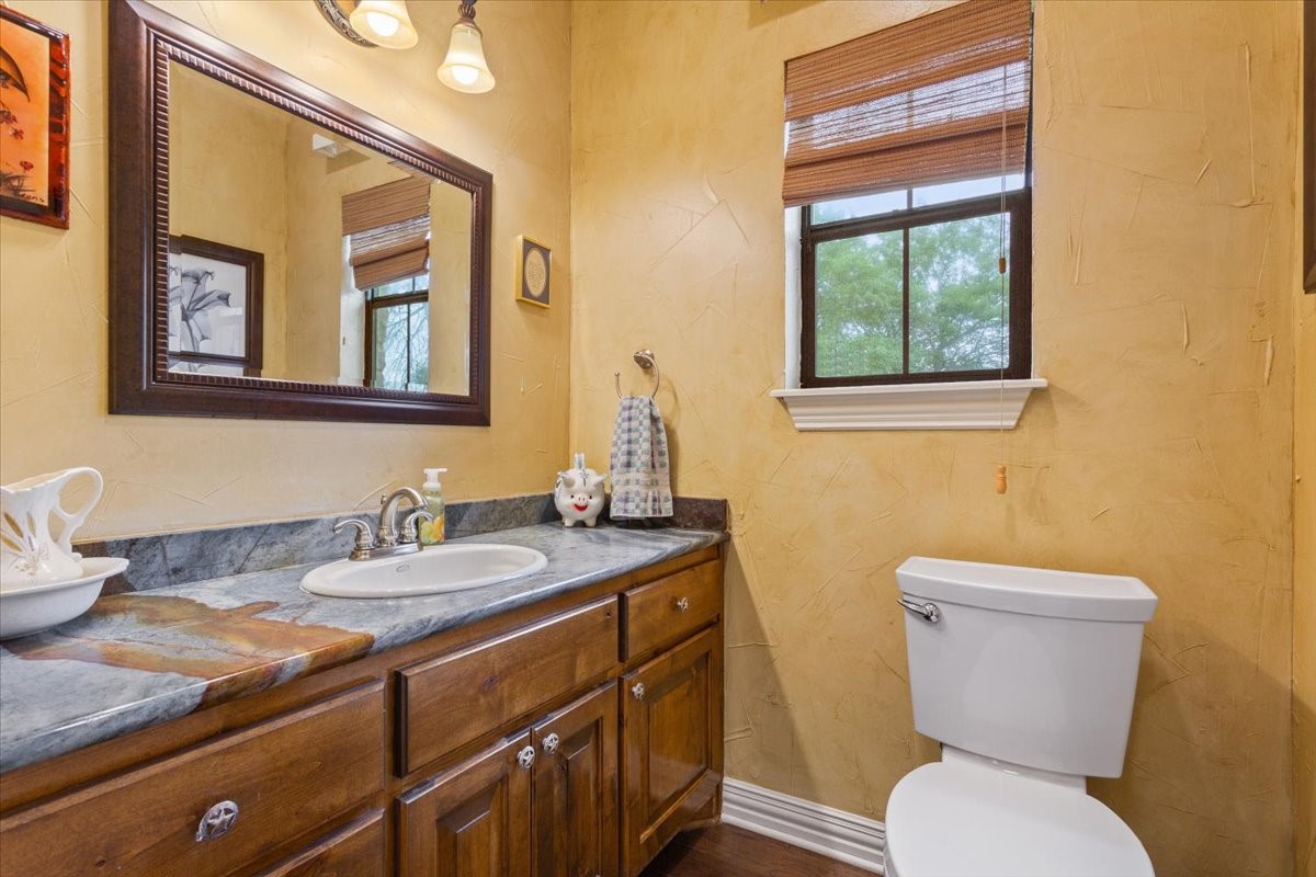 1125 Whispering Oaks China Spring TX 76633