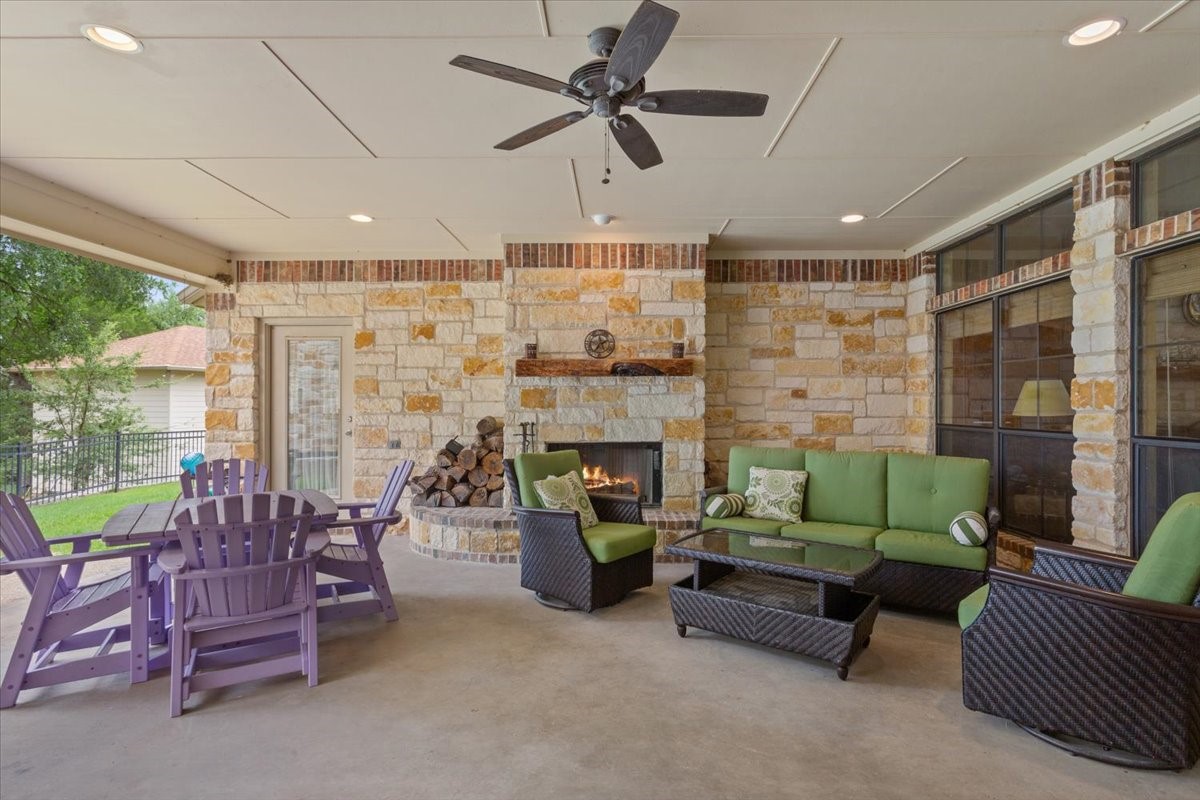 1125 Whispering Oaks China Spring TX 76633