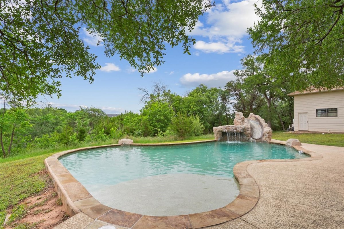 1125 Whispering Oaks China Spring TX 76633