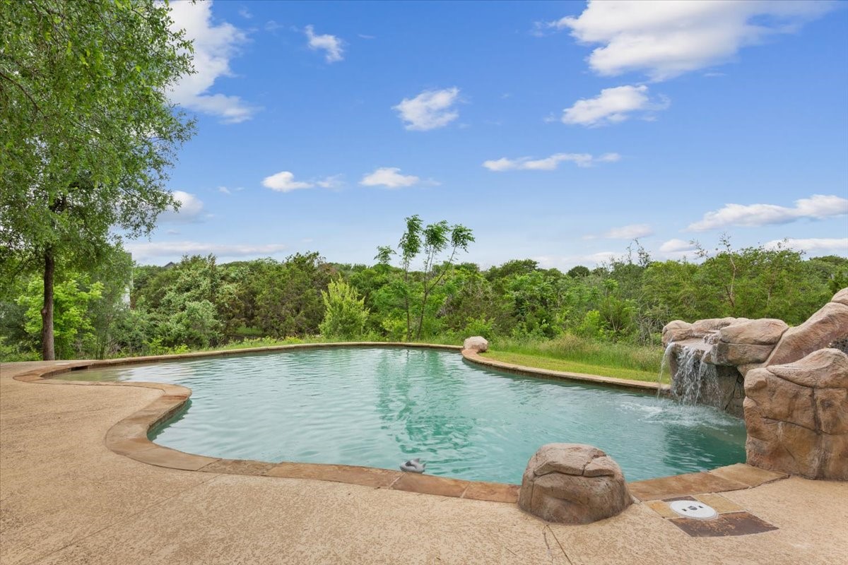 1125 Whispering Oaks China Spring TX 76633