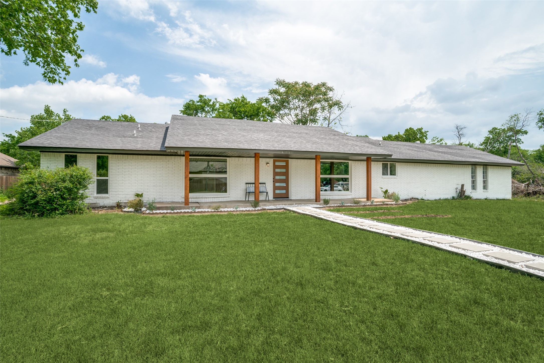 1802 Bogarte Drive Grand Prairie TX 75051