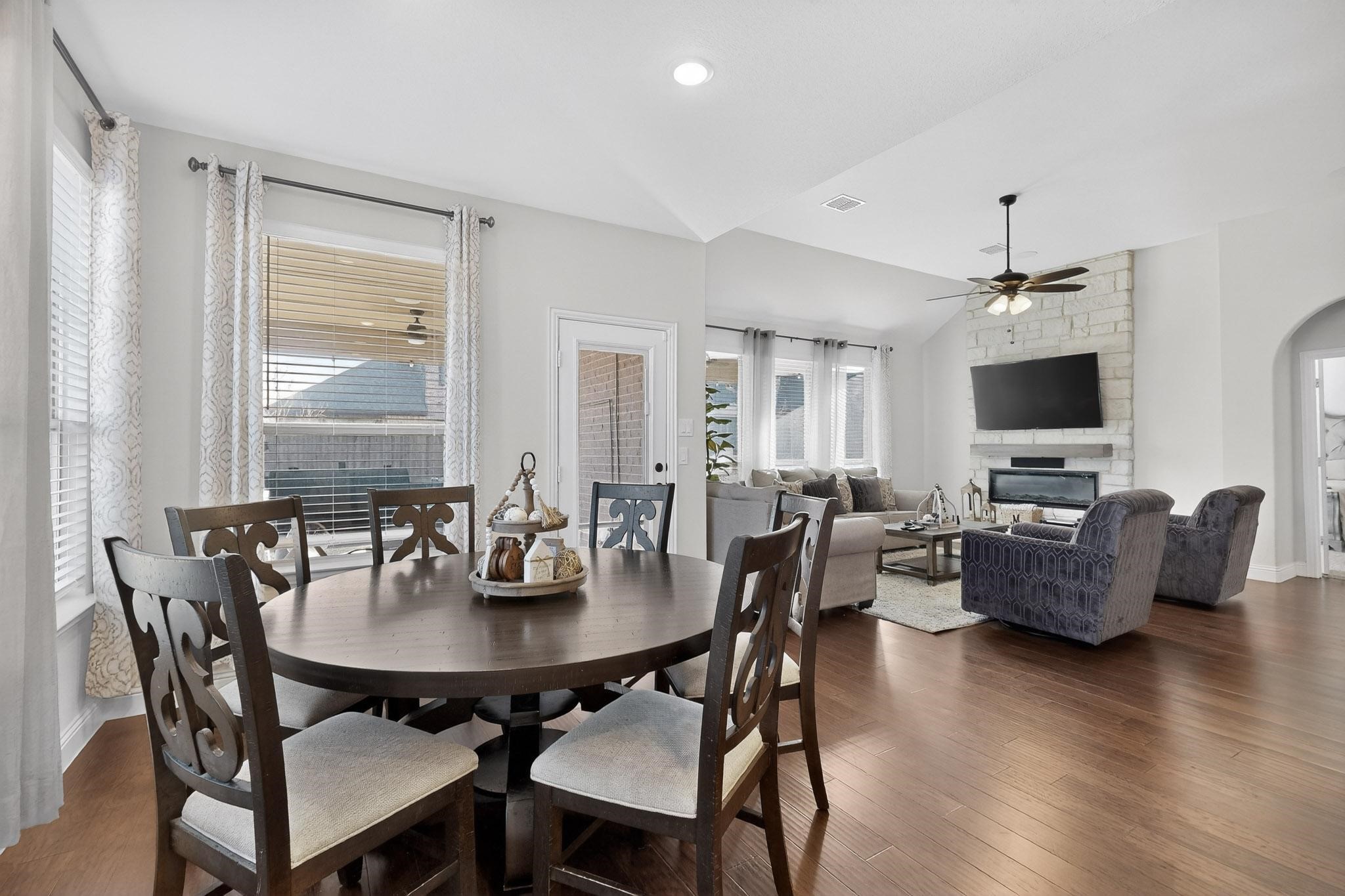476 Wolf Creek Drive Waxahachie TX 75165