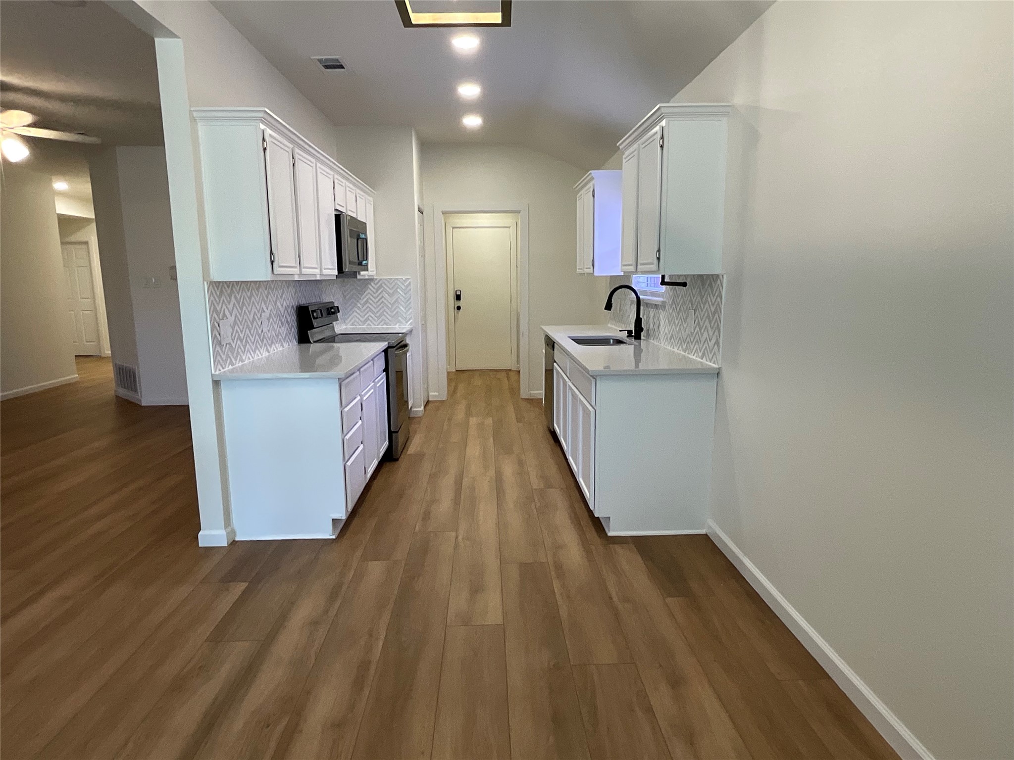 1729 Duster Circle Arlington TX 76018